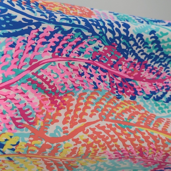 Lilly Pulitzer Asher Silk Blouse Top Electric Feel size Medium - Picture 3 of 11